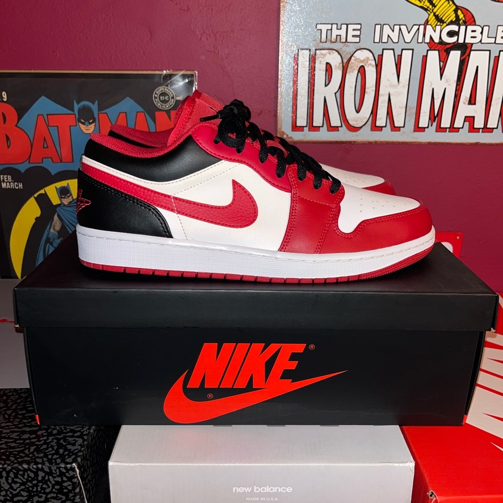 Jordan 1 Low Reverse Black Toe